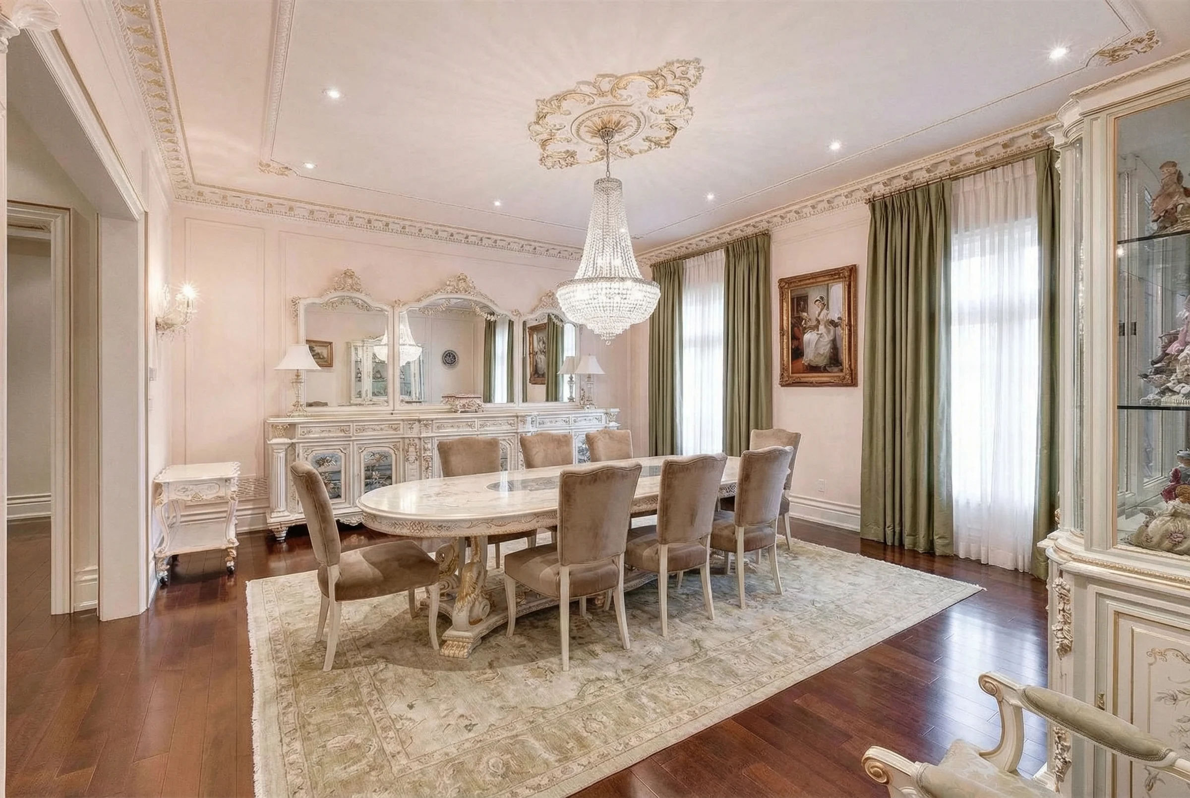 Aurora Estate interior, image 31
