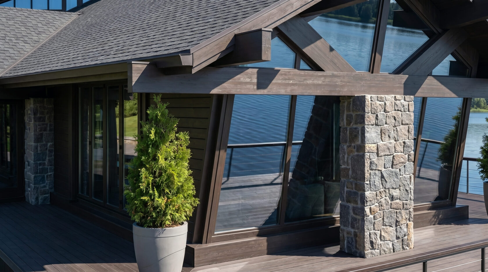 House Boat in the Style of a Chalet gallery image 3.2